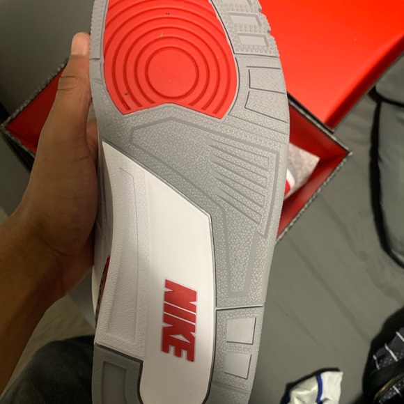 Authentic Jordan 3 Fire reds - Picture 3 of 7